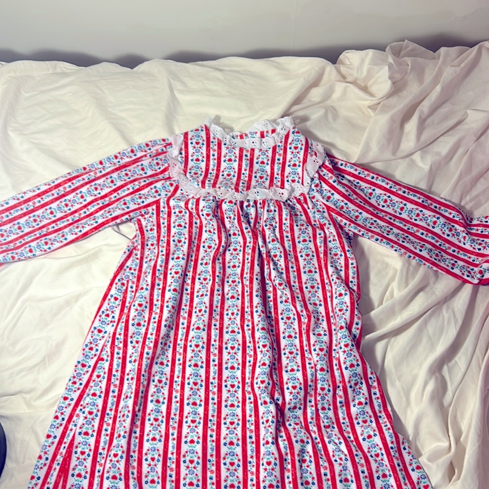 Lanz of Salzburg girls, size 5T nightgown
